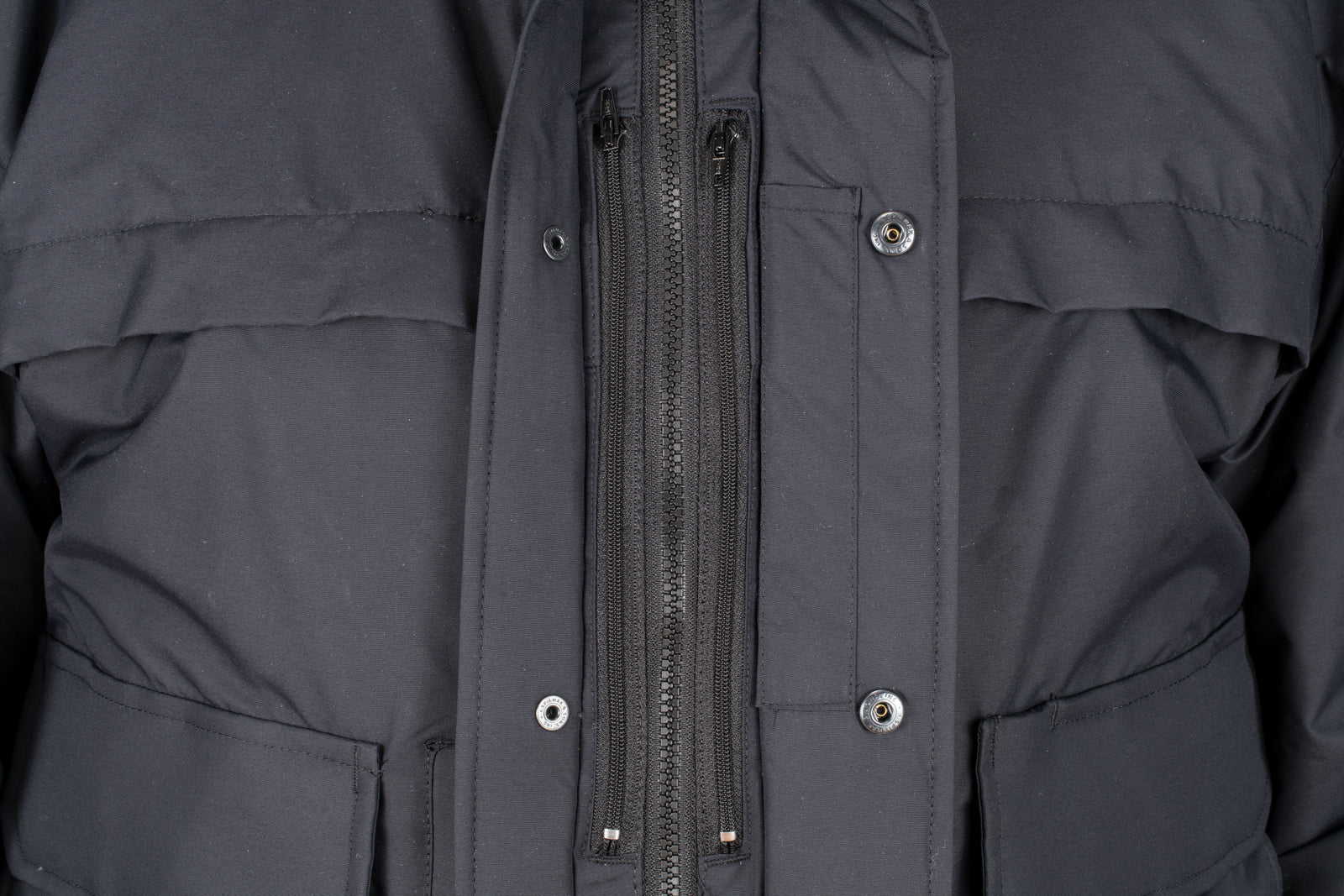 HIDDEN FRONT PLACKET POCKETS