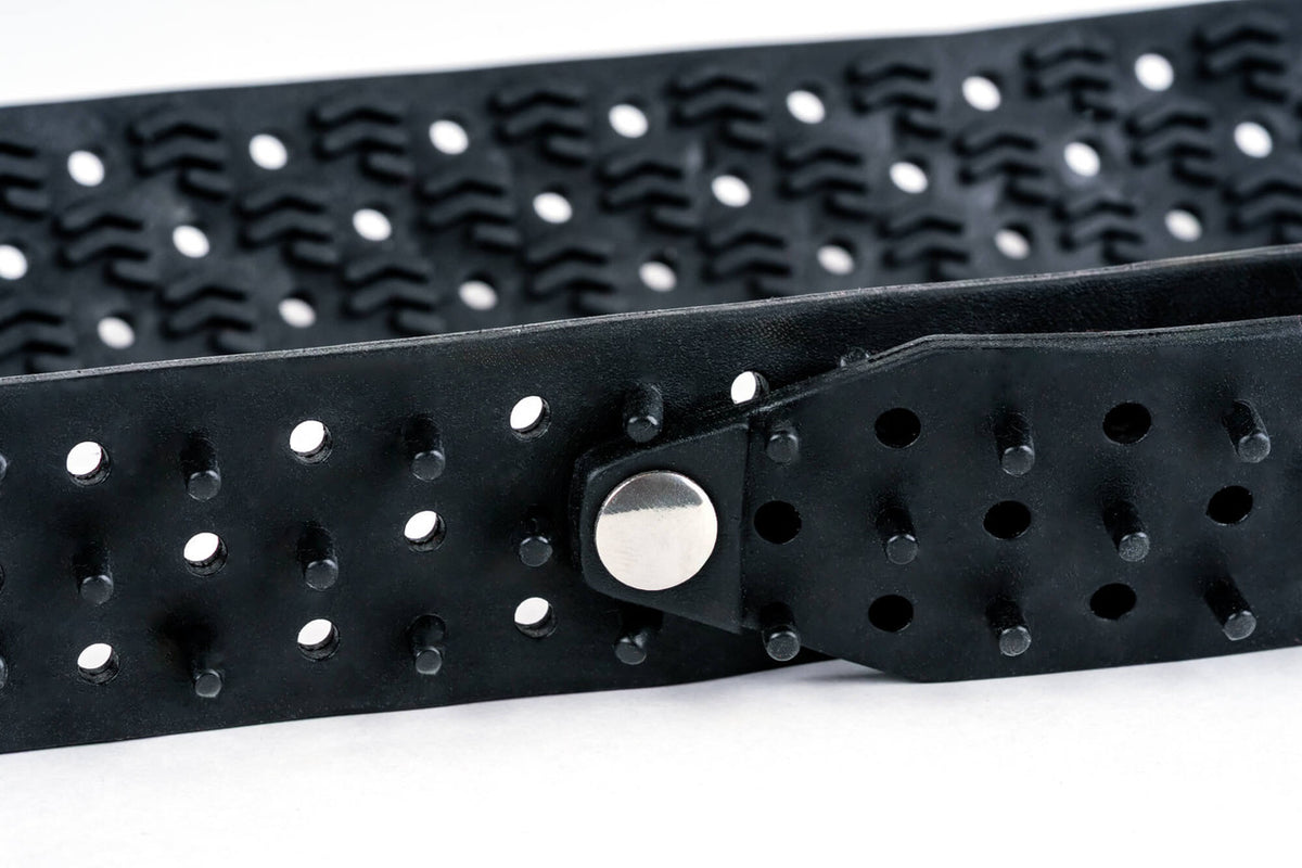 Adjustable Shirt Keeper Belt – Low-Profile Shirt Stay (Black/White)